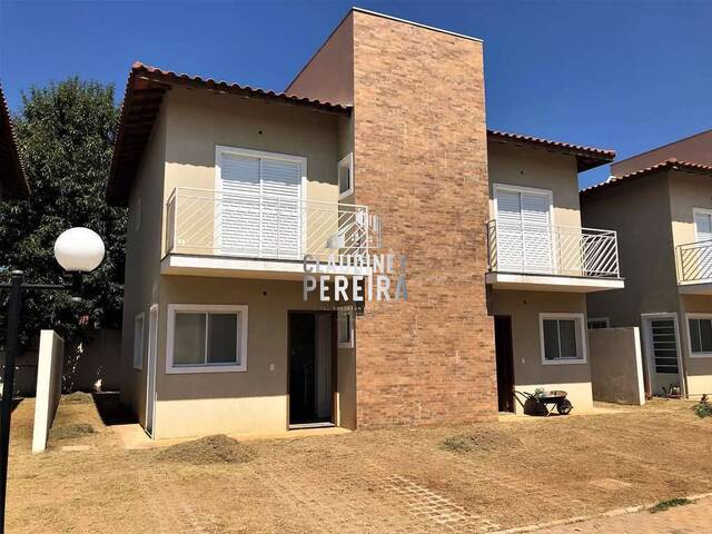 #1367 - Casa em condomínio para Venda em Vargem Grande Paulista - SP
